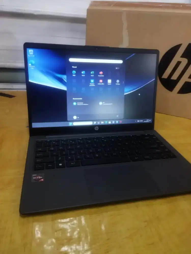 Hp 245 G10
AMD ryzen 3-7320U