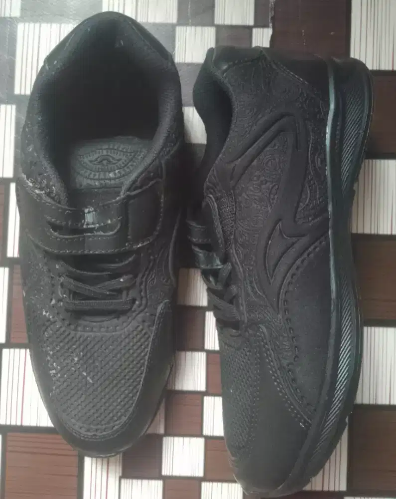 Sepatu hitam soze37 cuma kotor