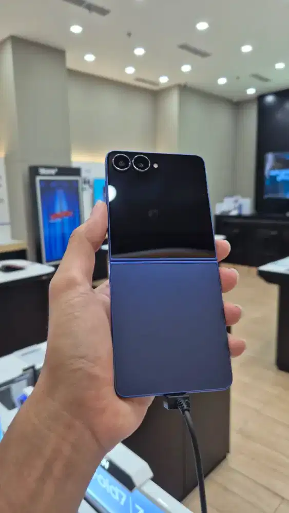 Cicilan 0% Samsung Flip 7 - Samsung Store