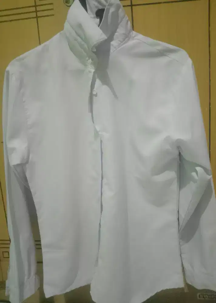 Kemeja putih baru satu kali pakai size S