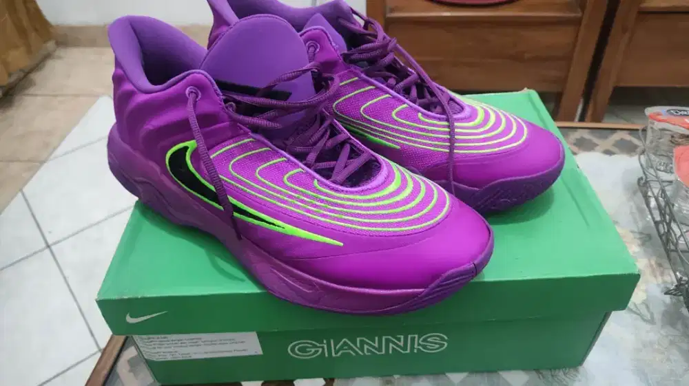 Sepatu basket deep purple 47