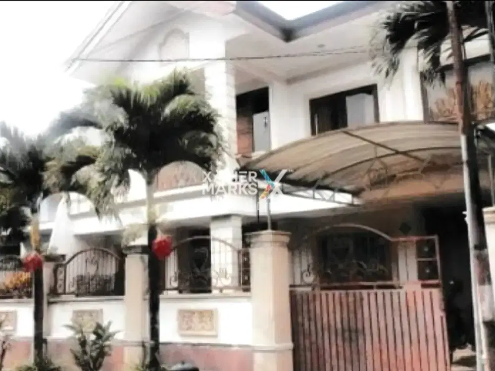 Dijual Rumah 2 Lantai area Bunga Bunga di Tengah Kota Malang