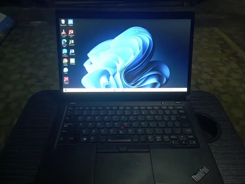 Laptop lenovo thinkpad X390, 5i gen 7 ram 8 ssd 256, layar 13 inc,
