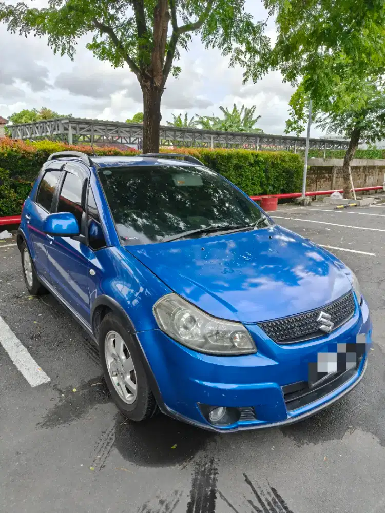 Suzuki SX4 X-Over Matic Biru 2010