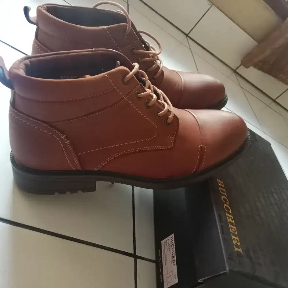 Sepatu cowo size 43 Buccheri