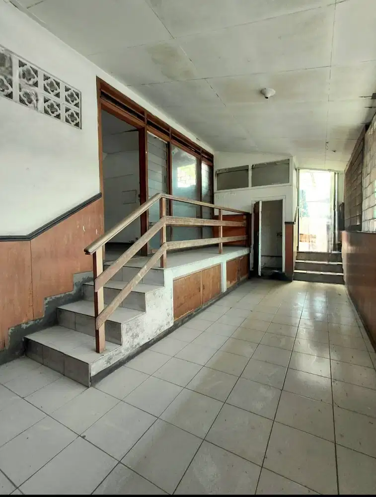 Dijual Rumah Lama Hitung Tanah Lokasi Prime Pajajaran Bandung