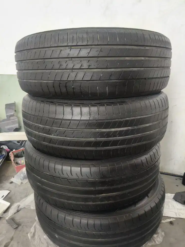 Ban Dunlop 225/60R18