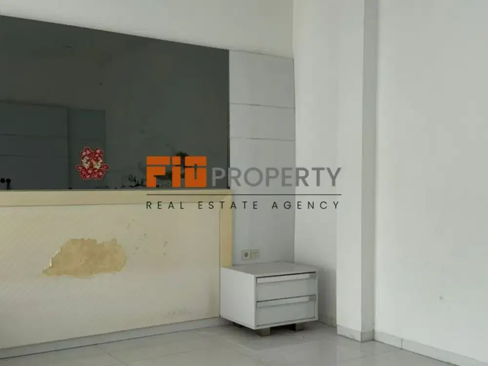 DI JUAL VILLA TAMAN POLONIA