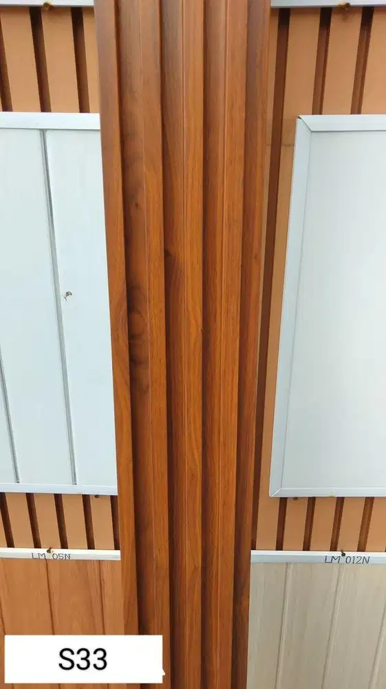 Distributor wall panel