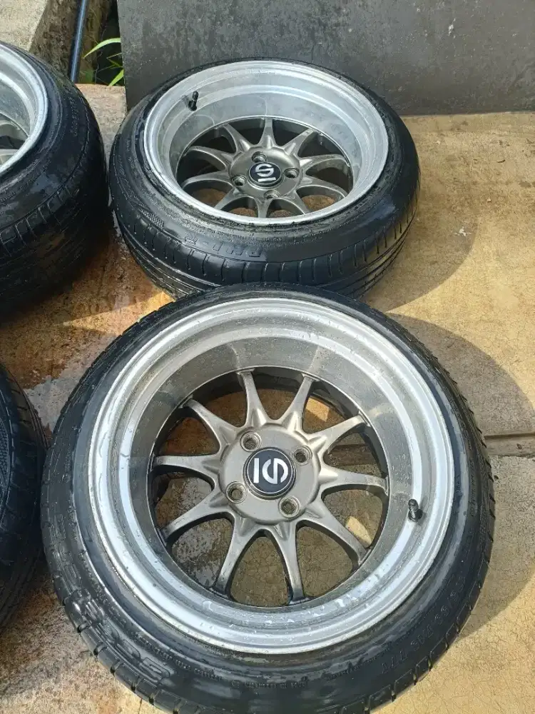 Jual velg celong R 15
Kondisi mulus ( lecet pemakaian) Ban tebal 75%