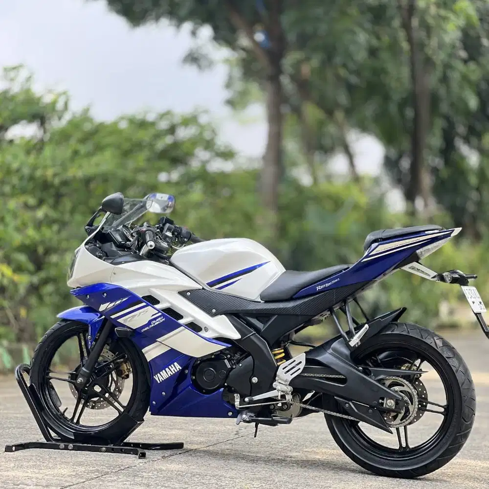 YAMAHA R15 V2 BIRU PUTIH 2015 KM 8K PAJAK PANJANG SIAP RIDING