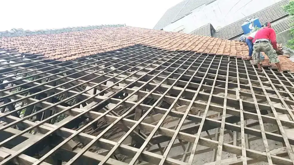 Bongkar pasang atap lama ke baja ringan