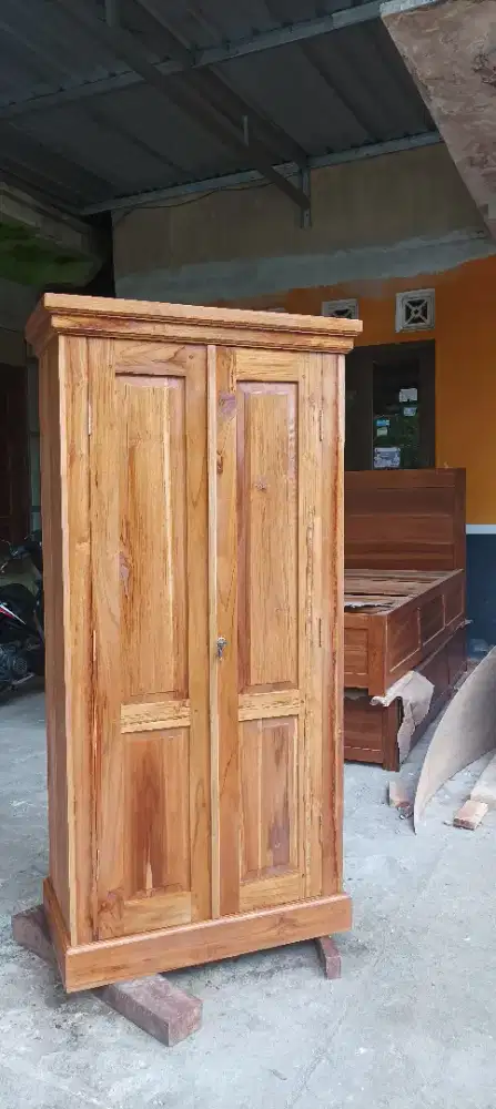 Almari kayu jati