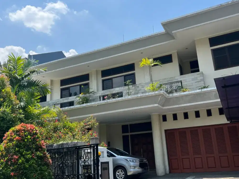 Rumah Besar di Candi Golf Dijual 578m2 Siap Huni