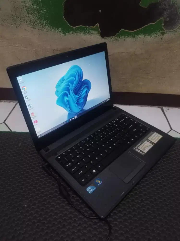 Laptop Acer 4739 core i3