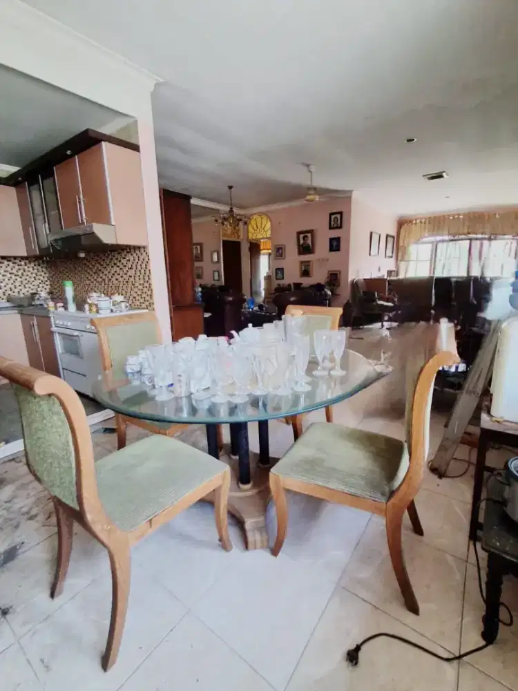 Dijual Meja Makan 1 Set Dengan Kursi, Kondisi Mulus & Nego Sampai Deal