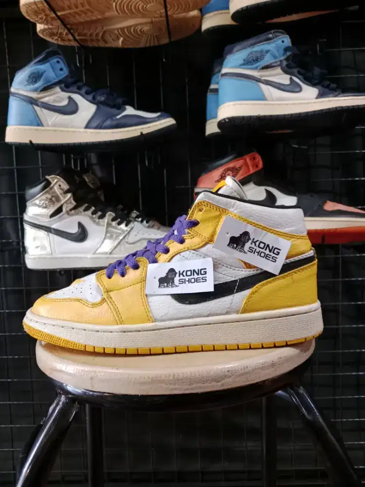 SEPATU AJE 1 MID SE LAKERS 41