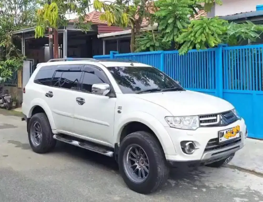 Dijual Mobil Mitsubishi Pajero sport Dakar 4x2 solar 2.5 siap pakai