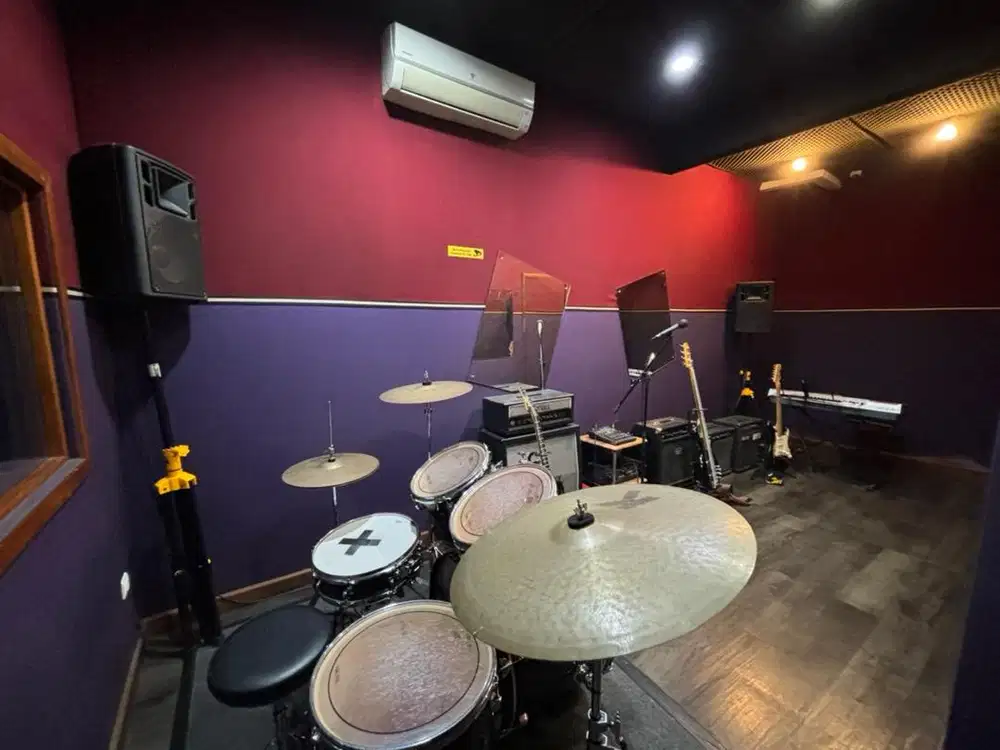 Di Jual 1 set alat musik bekas studio band