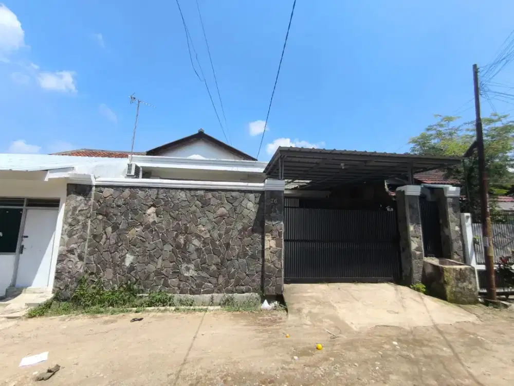 JARANG ADA  Rumah baru renovasi dan kosan terpisah di dalam cluster taman kopo indah 1 Bandung Ada halaman kosong di Belakang bisa untuk dibangun