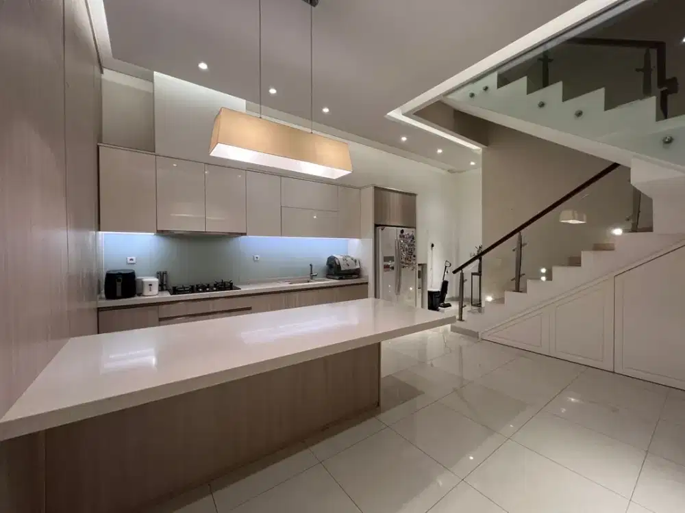 Rumah Minimalis di Elang Laut Minimalis Hadap Timur, Full Renovasi