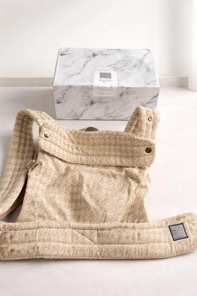 Premium baby carrier huggle bee, gendongan bayi