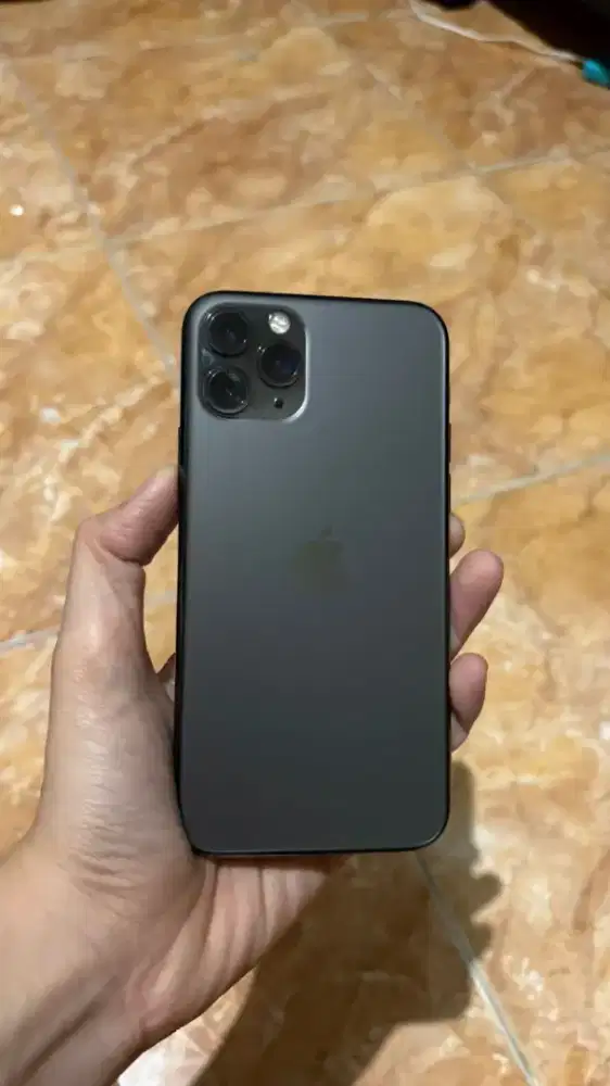 Iphone 11 pro (WiFi only)