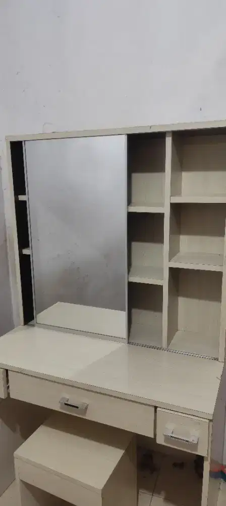 Meja rias kayu light cream + kursi second