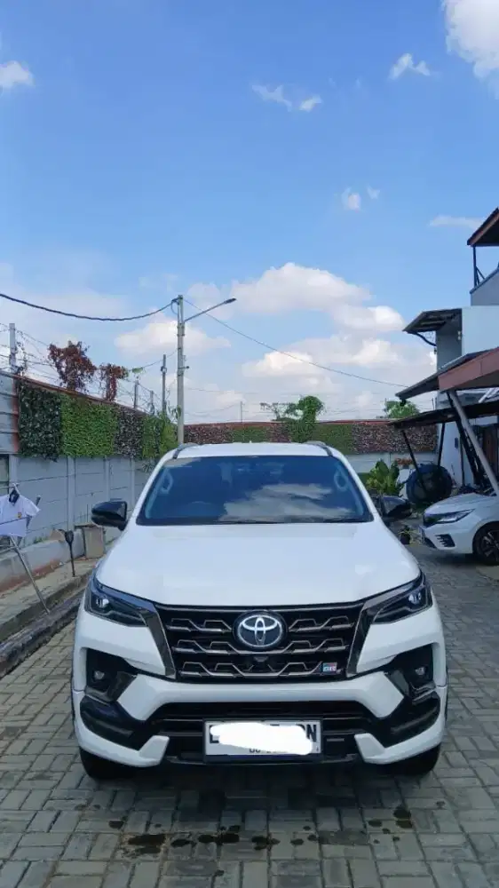 Toyota FORTUNER 2.8 GR Sport Putih AT