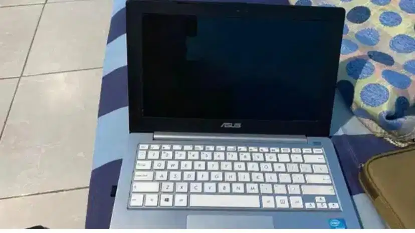 Laptop Bekas Asusr