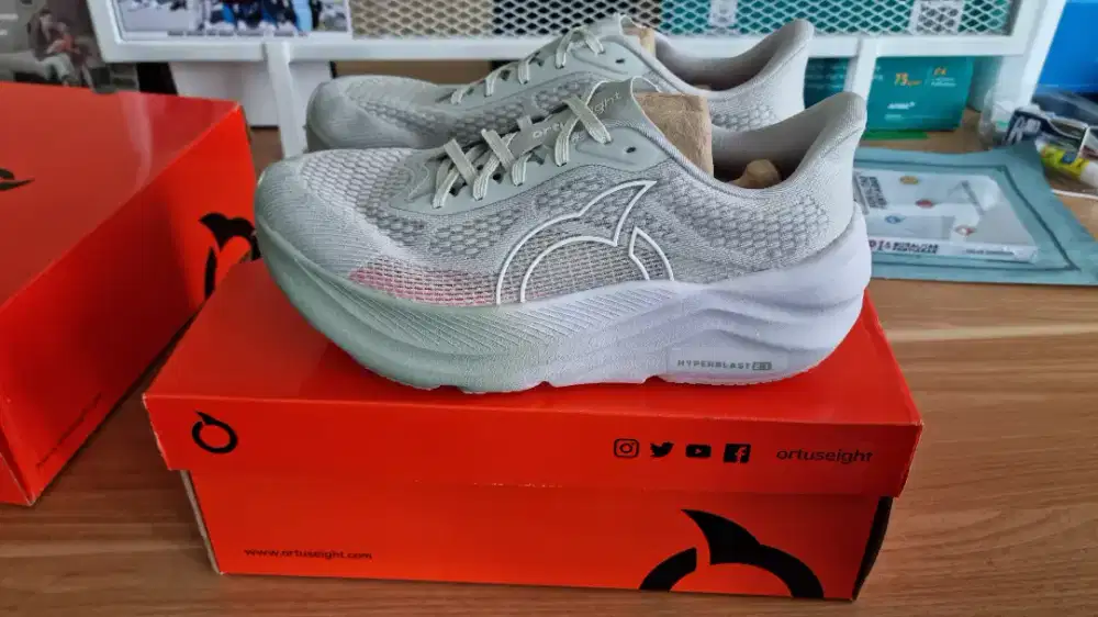 Sepatu Lari Ortuseight Hyperblast 2.1 Light Grey Size 42