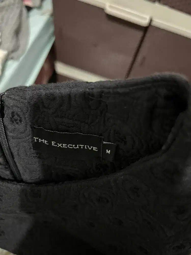 The Executive Dress Lengan Tank Top Motif Bunga