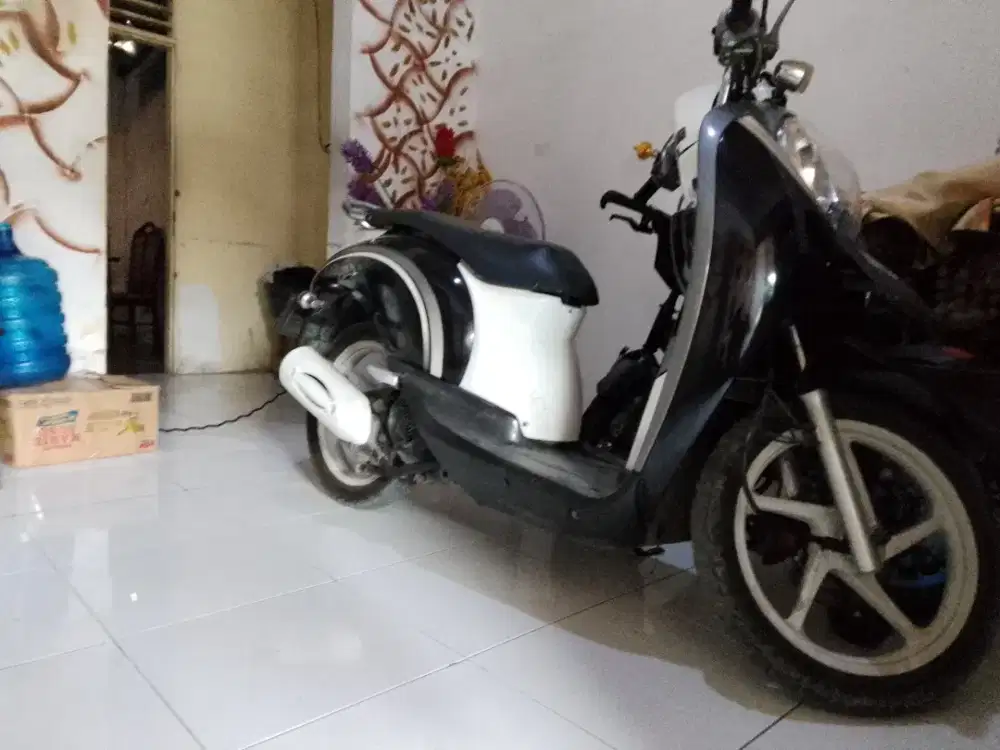 DIJUAL kereta scoopy tahun 2011 lgkp surat sehat. Siap pake