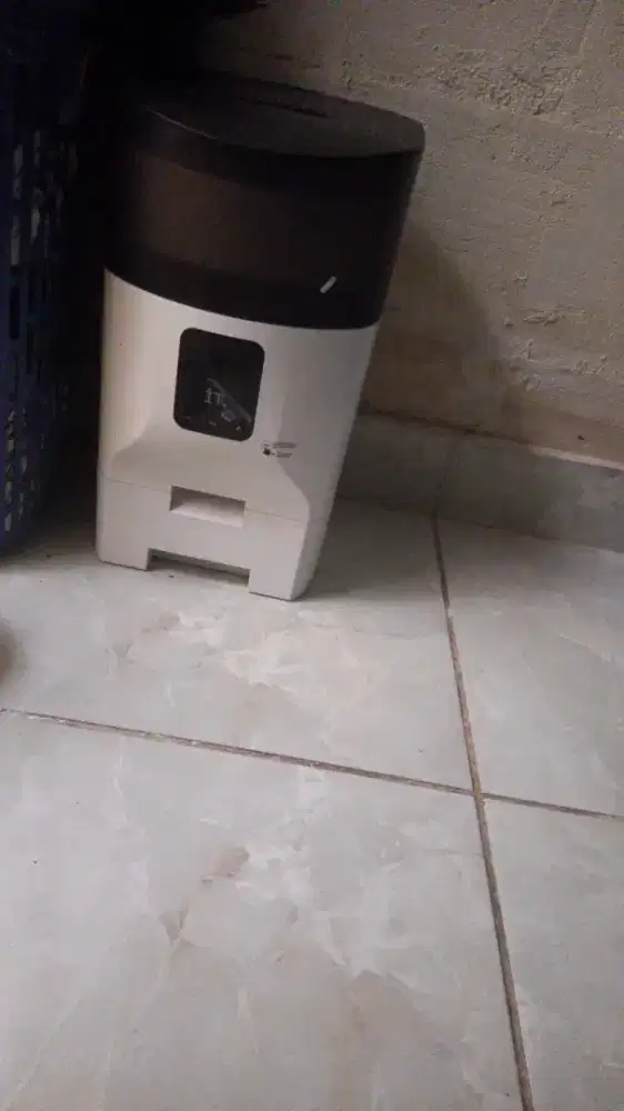 Tempat makan kucing smart wifi