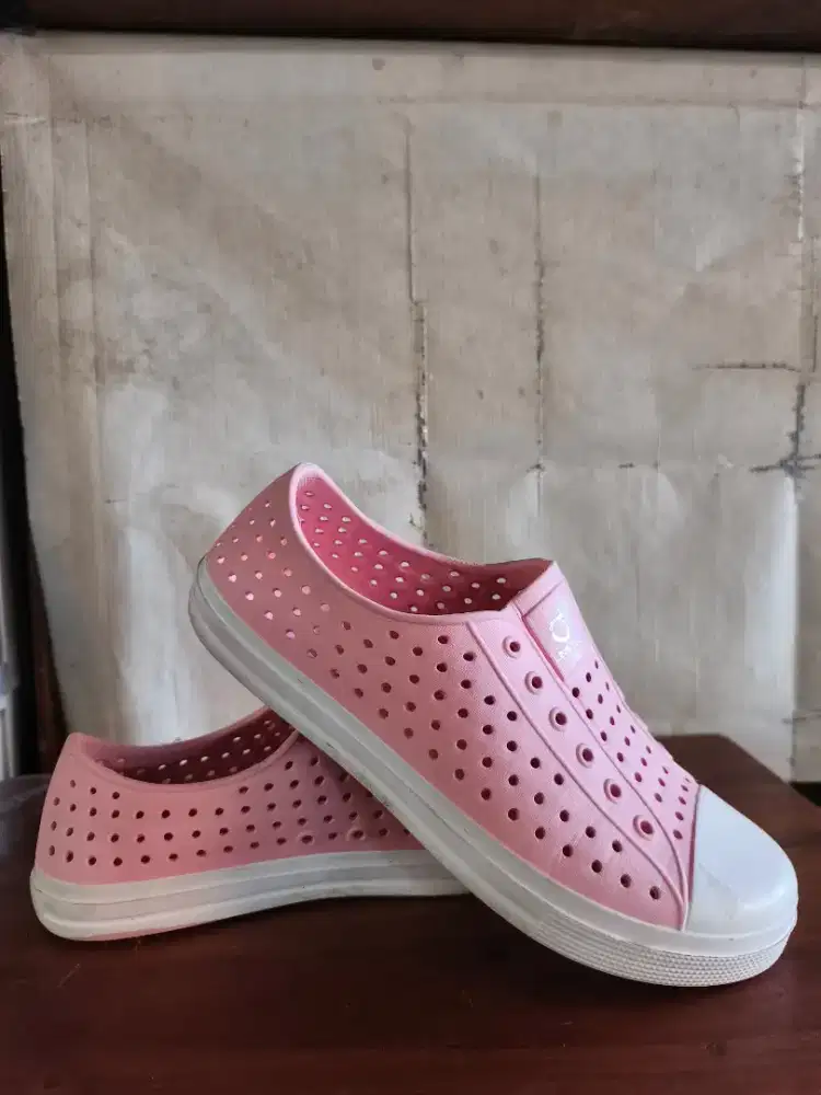 Sepatu pink ukuran 38