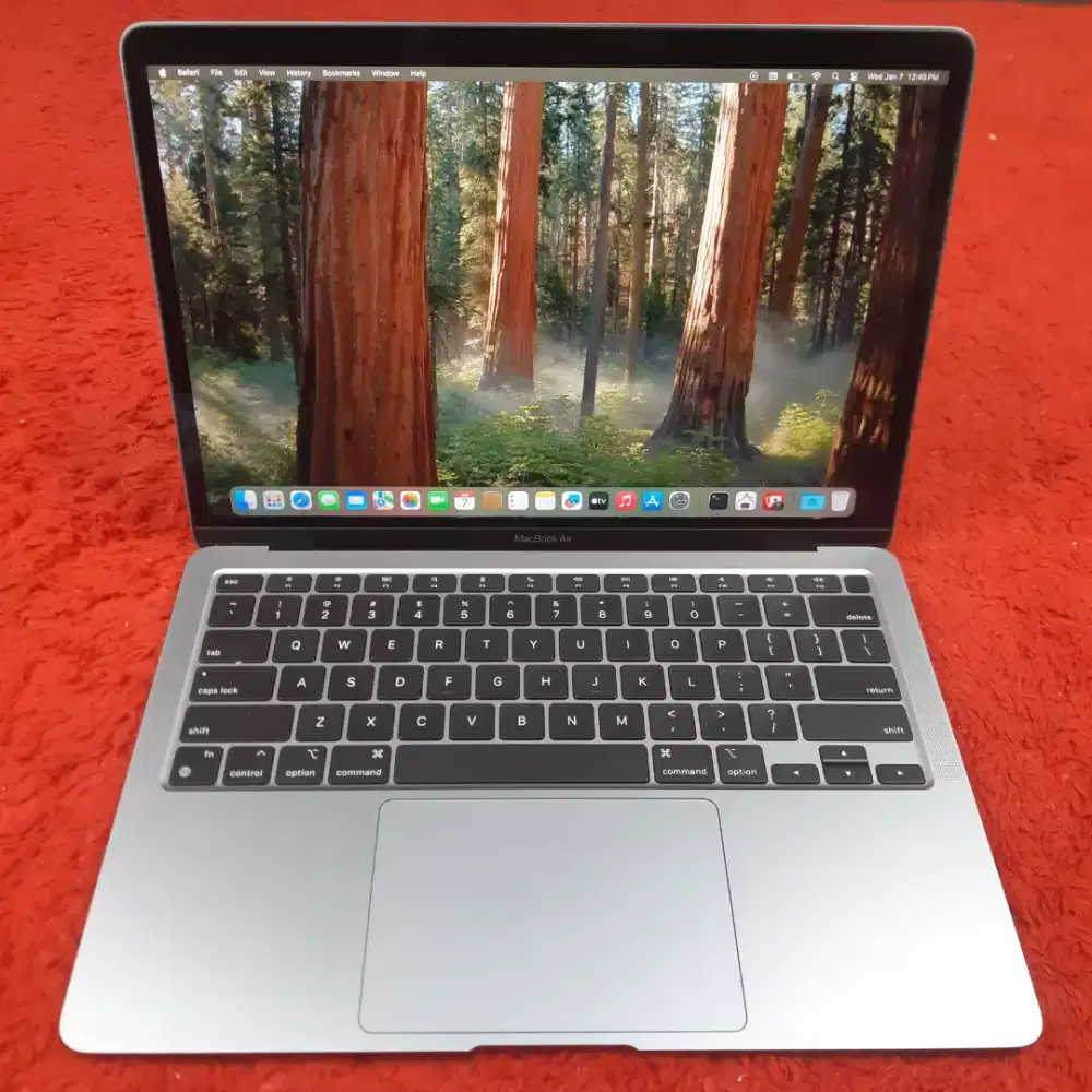 Macbook air m1 2020 ram 8gb ssd 512gb mulus siap pakai bisa cod