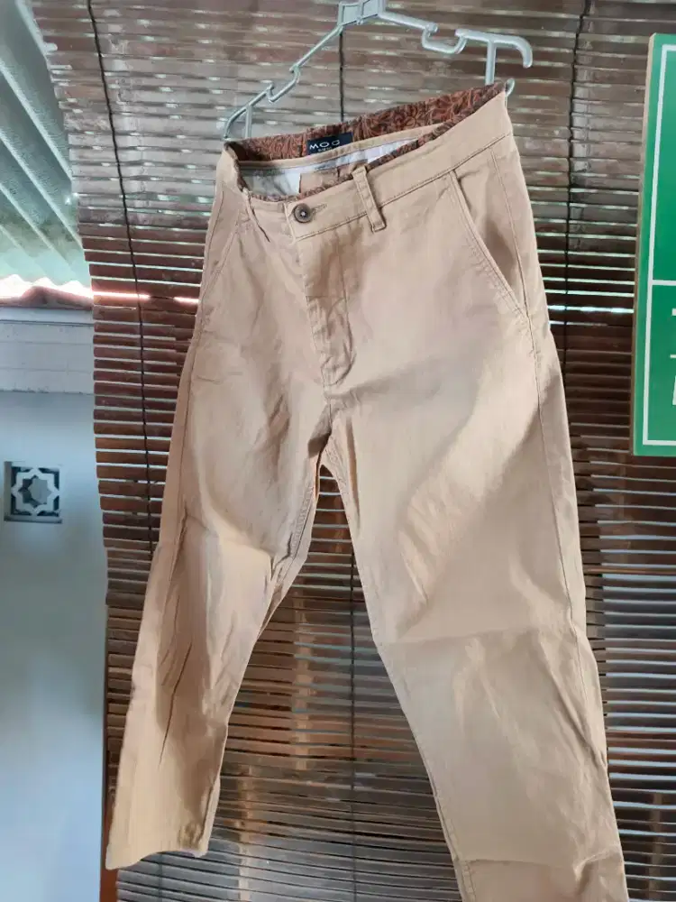 Celana cino ukuran 29