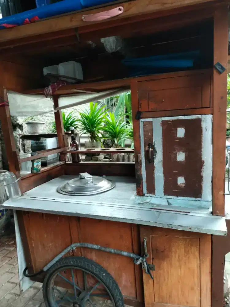 Gerobak bekas mie ayam