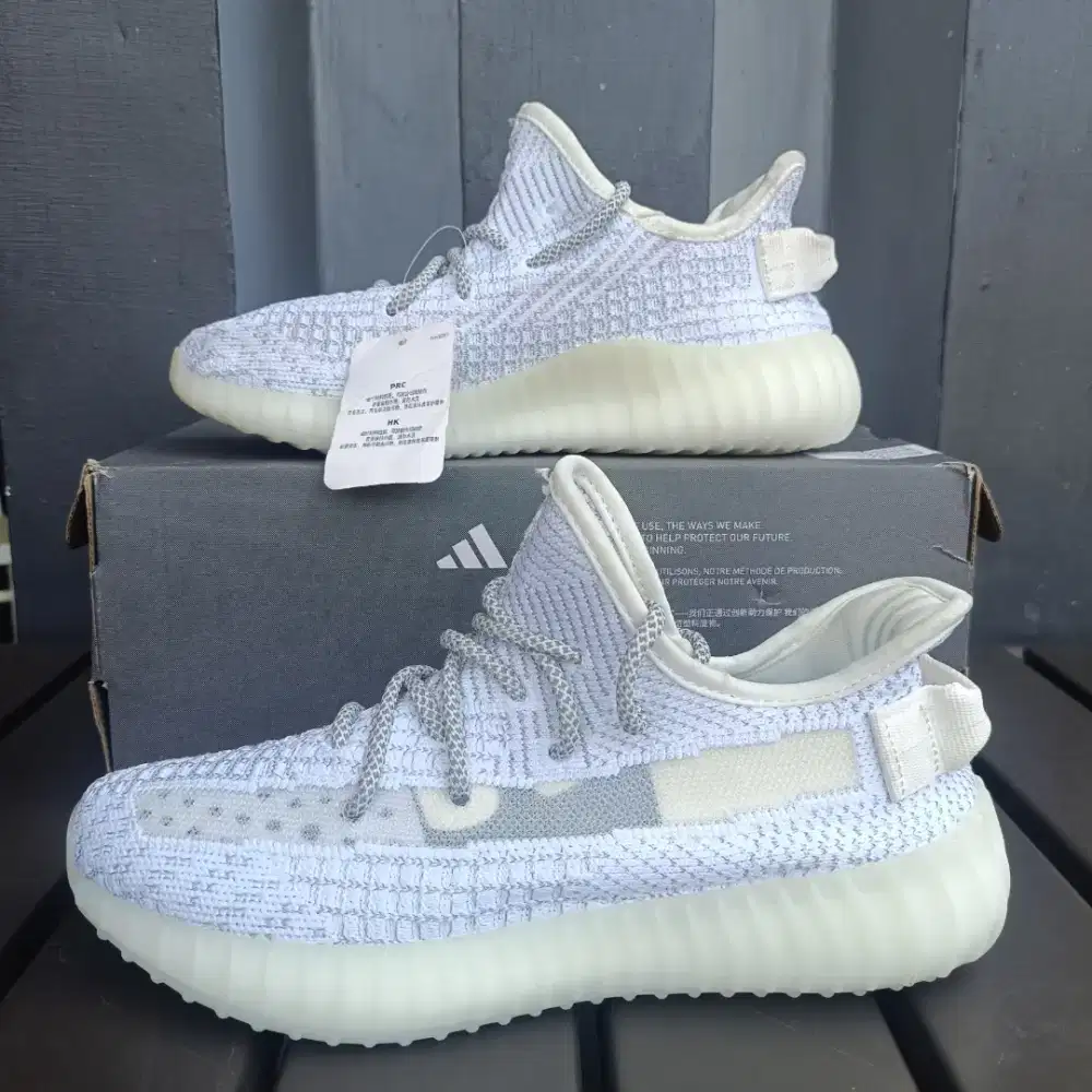 Sepatu sneakers Adidas Yeezy Boost 350 V2 size 37,5