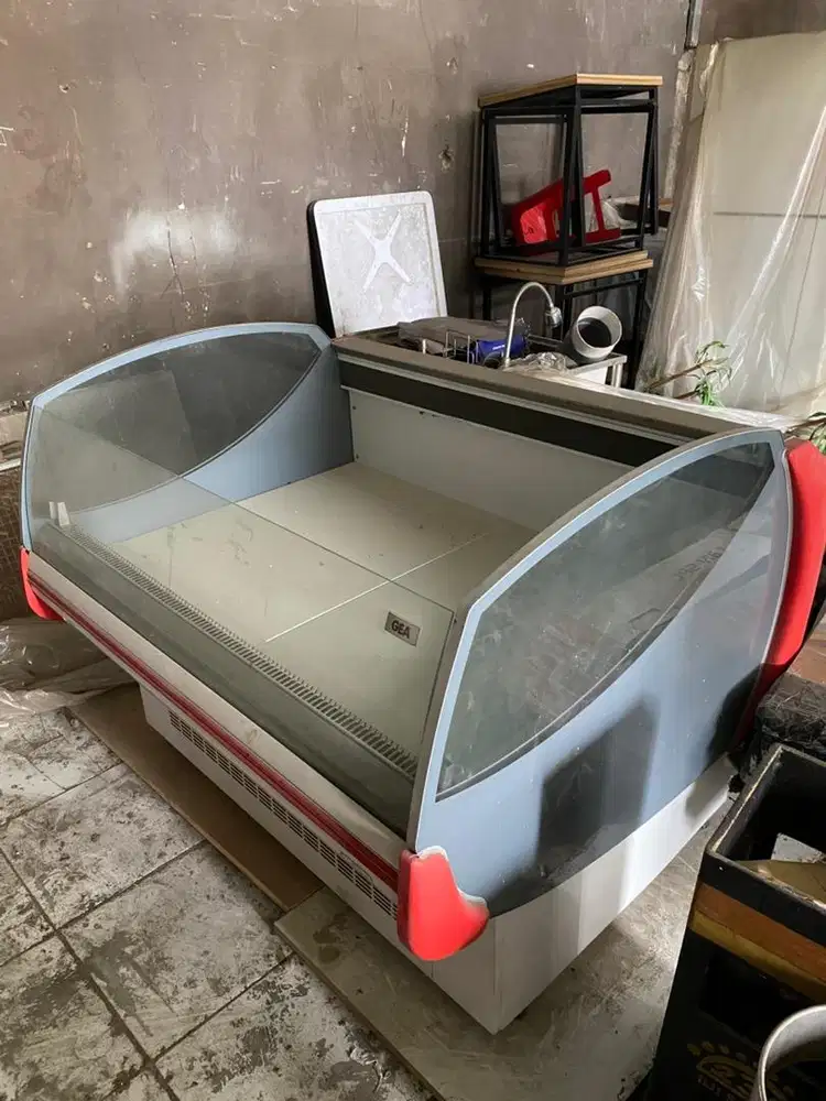 GEA Refrigerated Showcase Heliconia LS 125 Served Open Counter