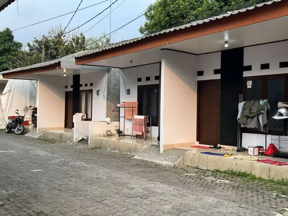 Sewa BULANAN Rumah 2 KT + 1 KM  Include Parkir 1 Mobil + 2 AC + Uang Keamanan + Sampah