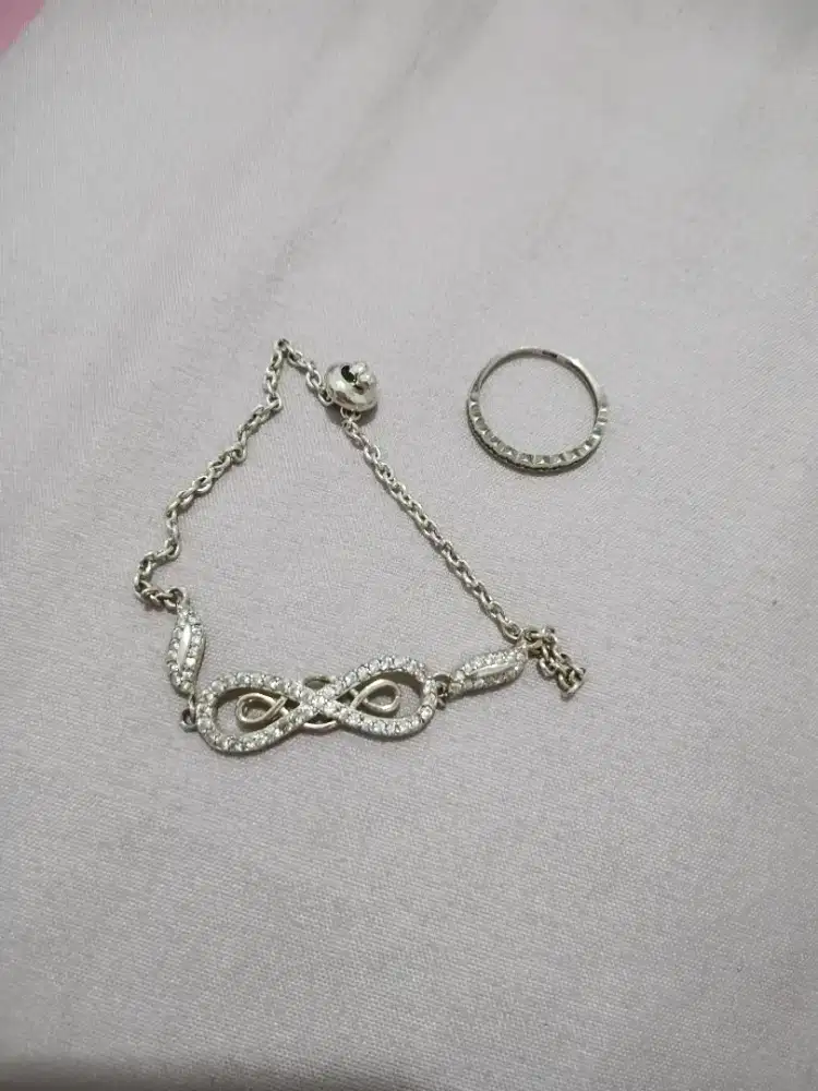 Gelang perak pemakaian wanita