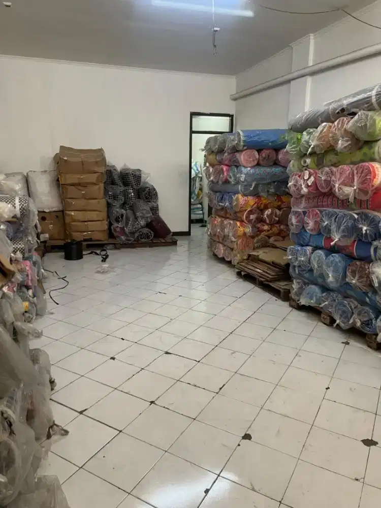 Ruko 2,5 Lantai di Holis dekat Sumbersari