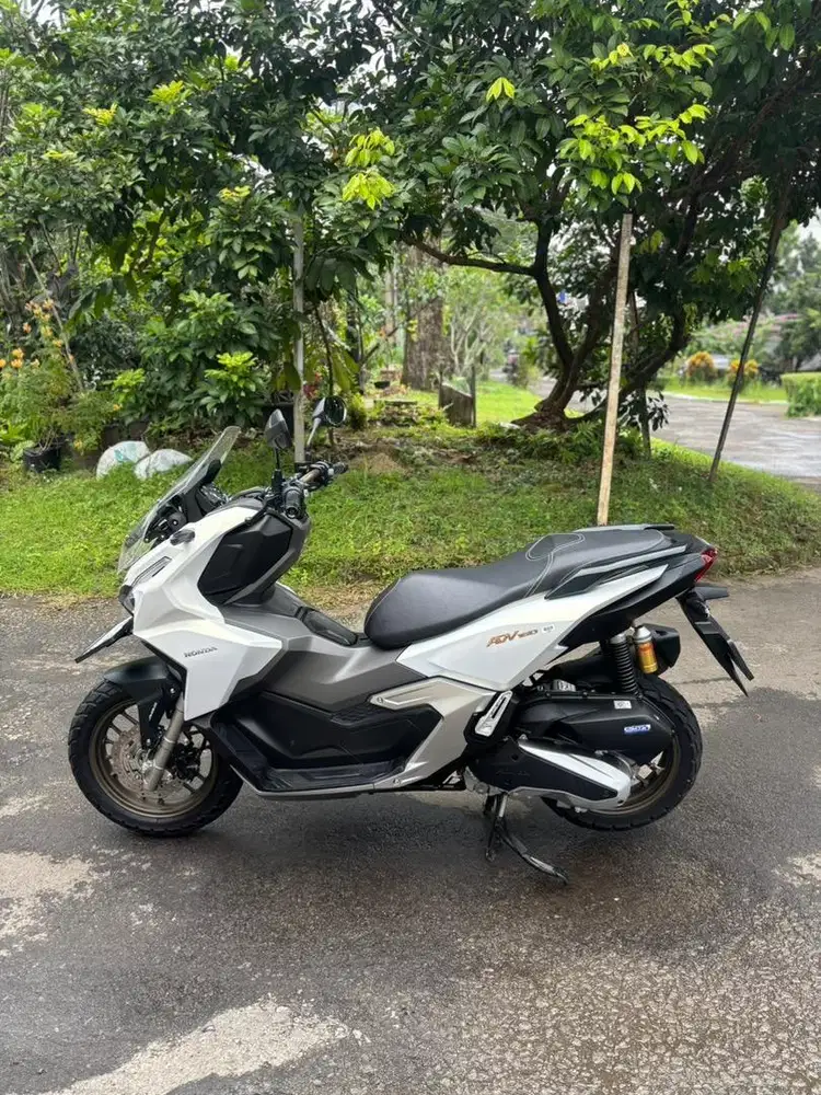 Adv ABS 2025 like new