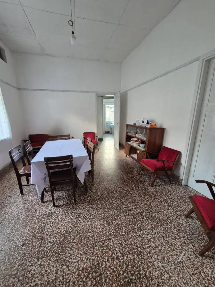 Dijual Rumah Bangunan Lama Terawat Strategis Non Furnish Sayap Riau