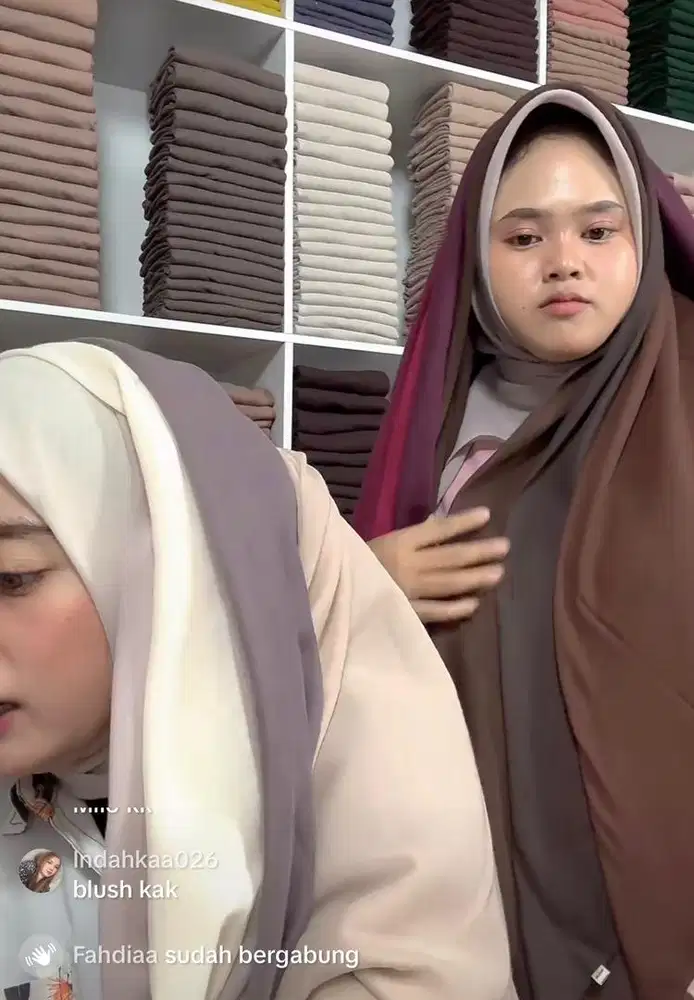 Dicari host live hijab online