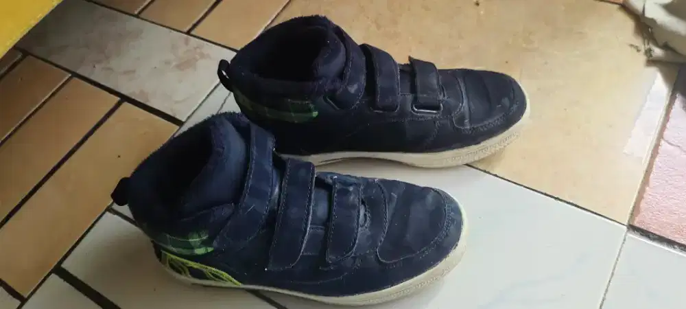 Jual sepatu anak merek Vty, ori nomer 35