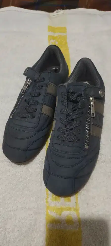 Jual sepatu anak merek Bikkembergs, ori nomer 35