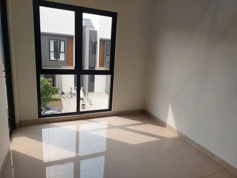 Dijual Rumah di Cluster Regia Sumarecon Crown Gading Bekasi