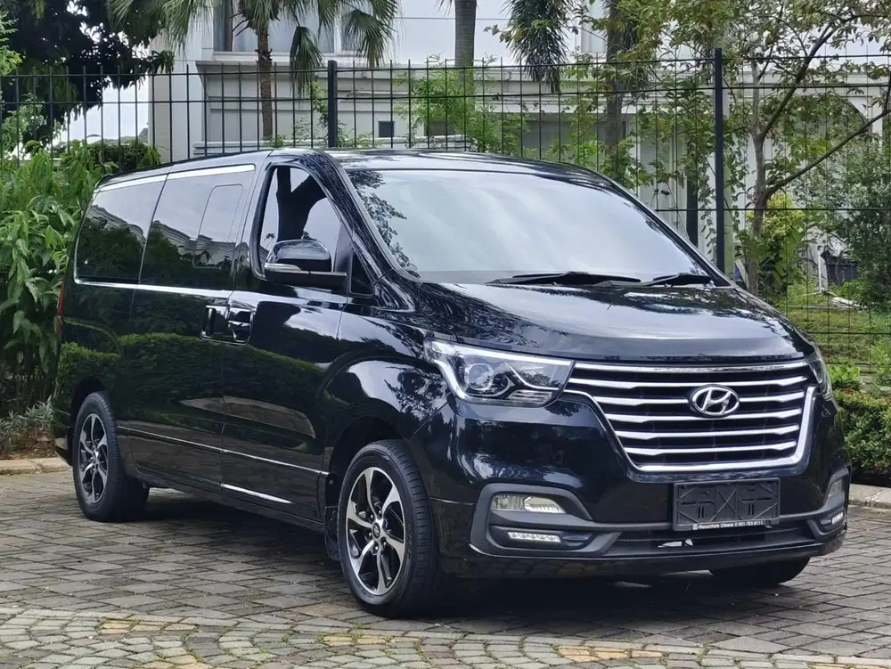 HYUNDAI H1 ROYAL NEW MODEL 2.4 AT GASOLINE 2018 HITAM BERGARANSI